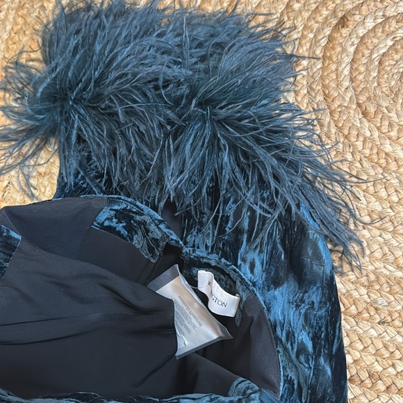 16Arlington Minelli Velvet Feather-Hem Midi Dress US 4 new with tags $1450 - Picture 9 of 12